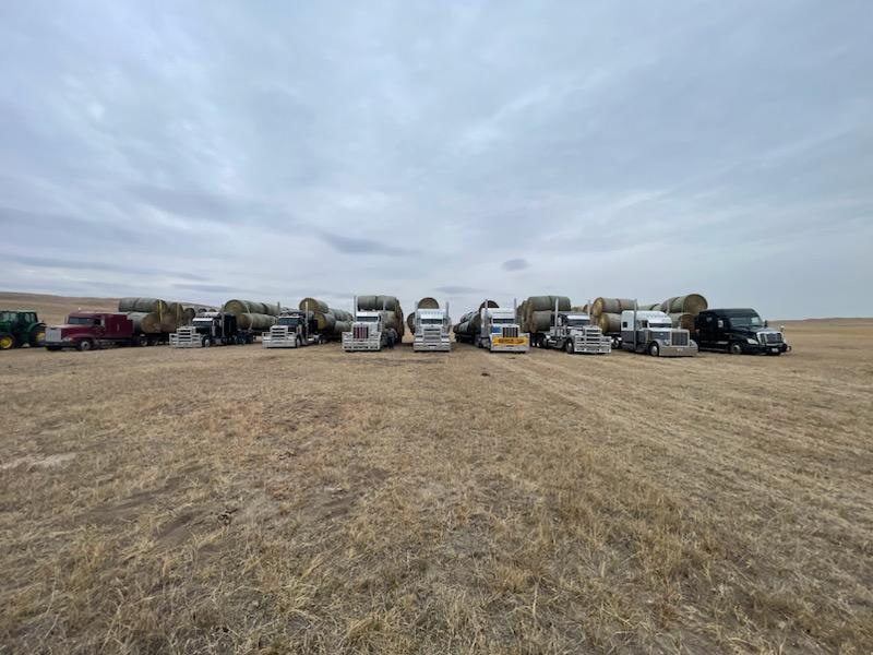 Semis-Hauling-Hay-to-Nebraska-Fire-Victims